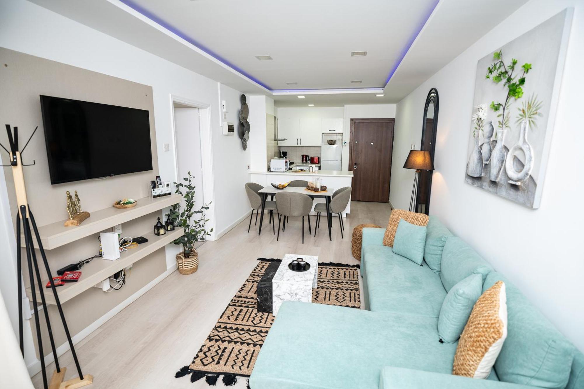 Lazuli Beach & Pool Apartment 501 Larnaca Esterno foto