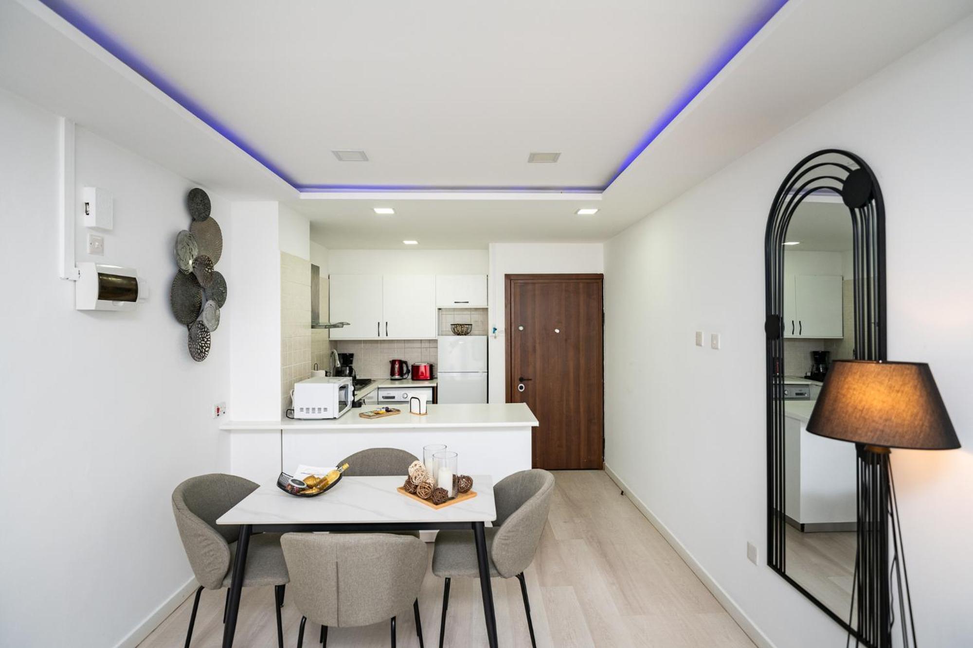 Lazuli Beach & Pool Apartment 501 Larnaca Esterno foto