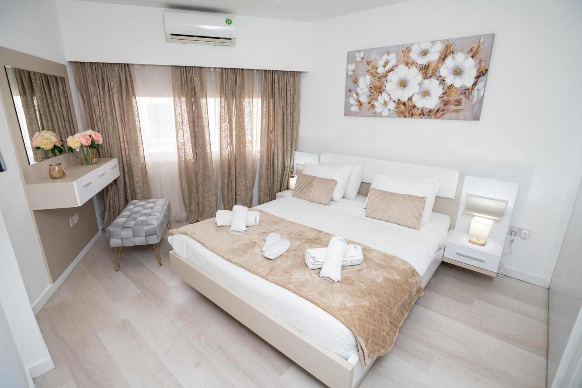 Lazuli Beach & Pool Apartment 501 Larnaca Esterno foto