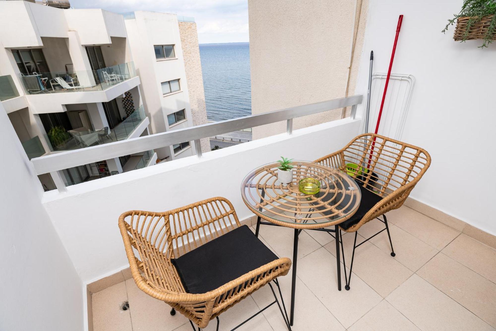 Lazuli Beach & Pool Apartment 501 Larnaca Esterno foto