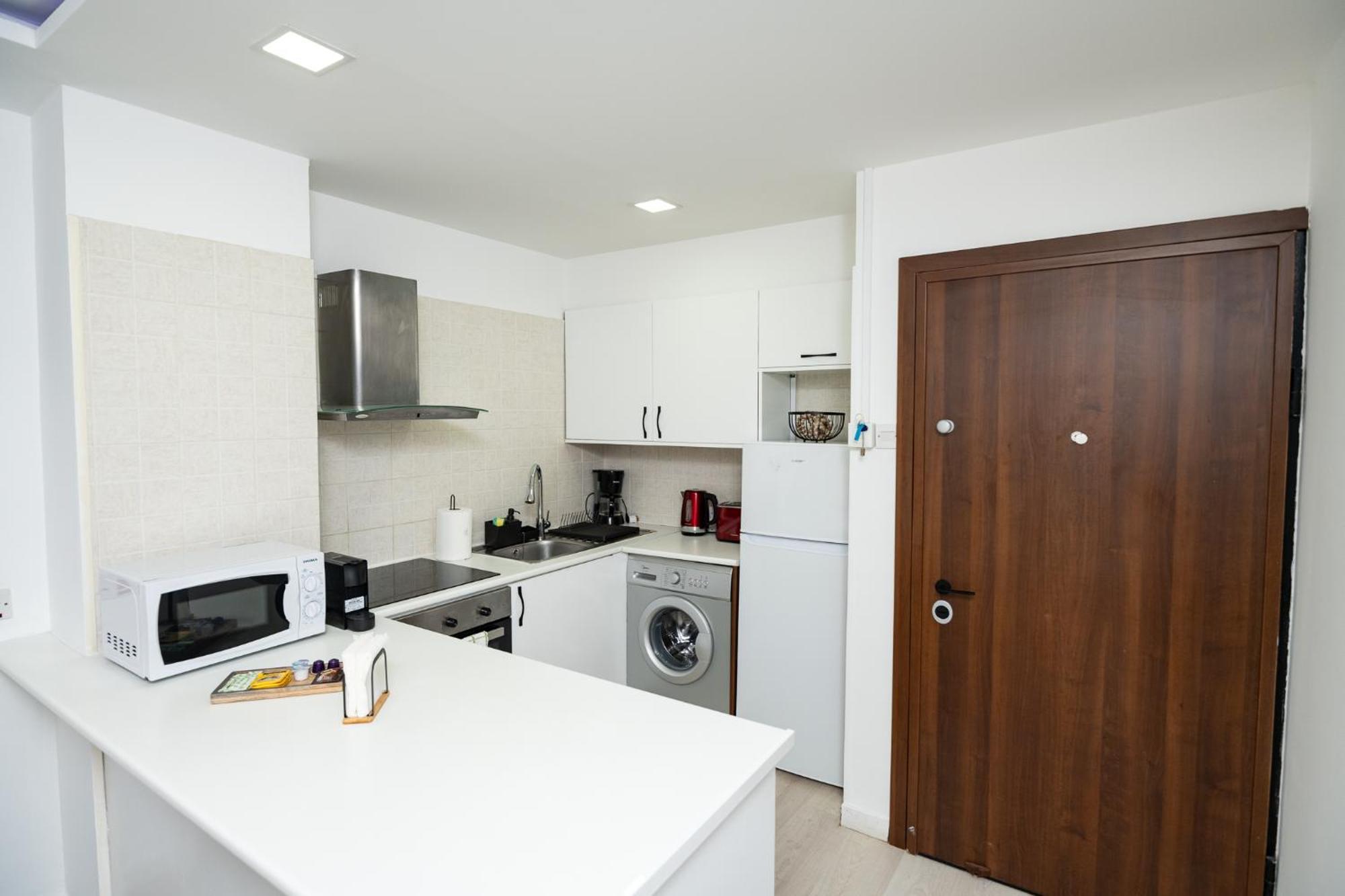 Lazuli Beach & Pool Apartment 501 Larnaca Esterno foto
