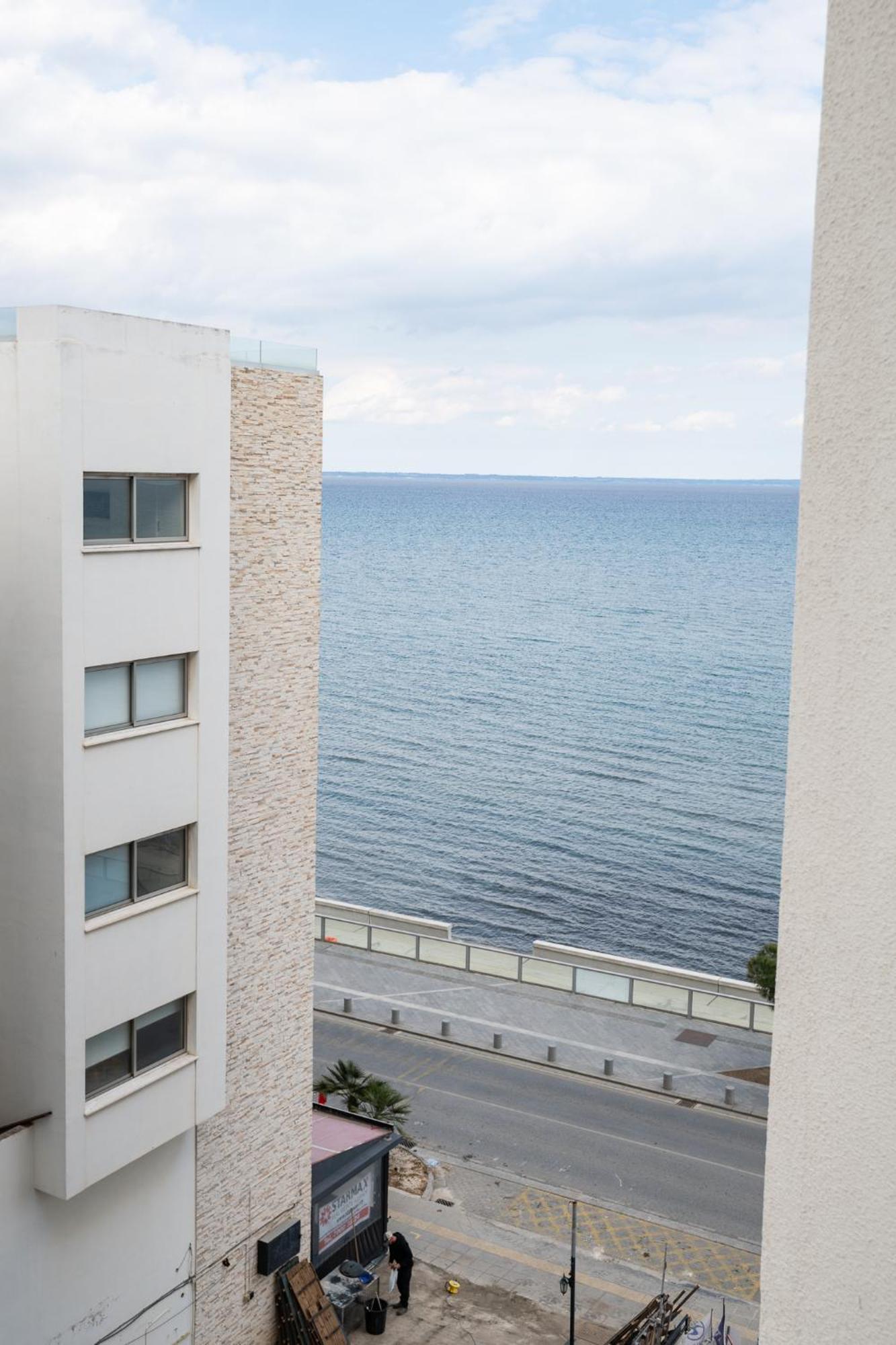 Lazuli Beach & Pool Apartment 501 Larnaca Esterno foto