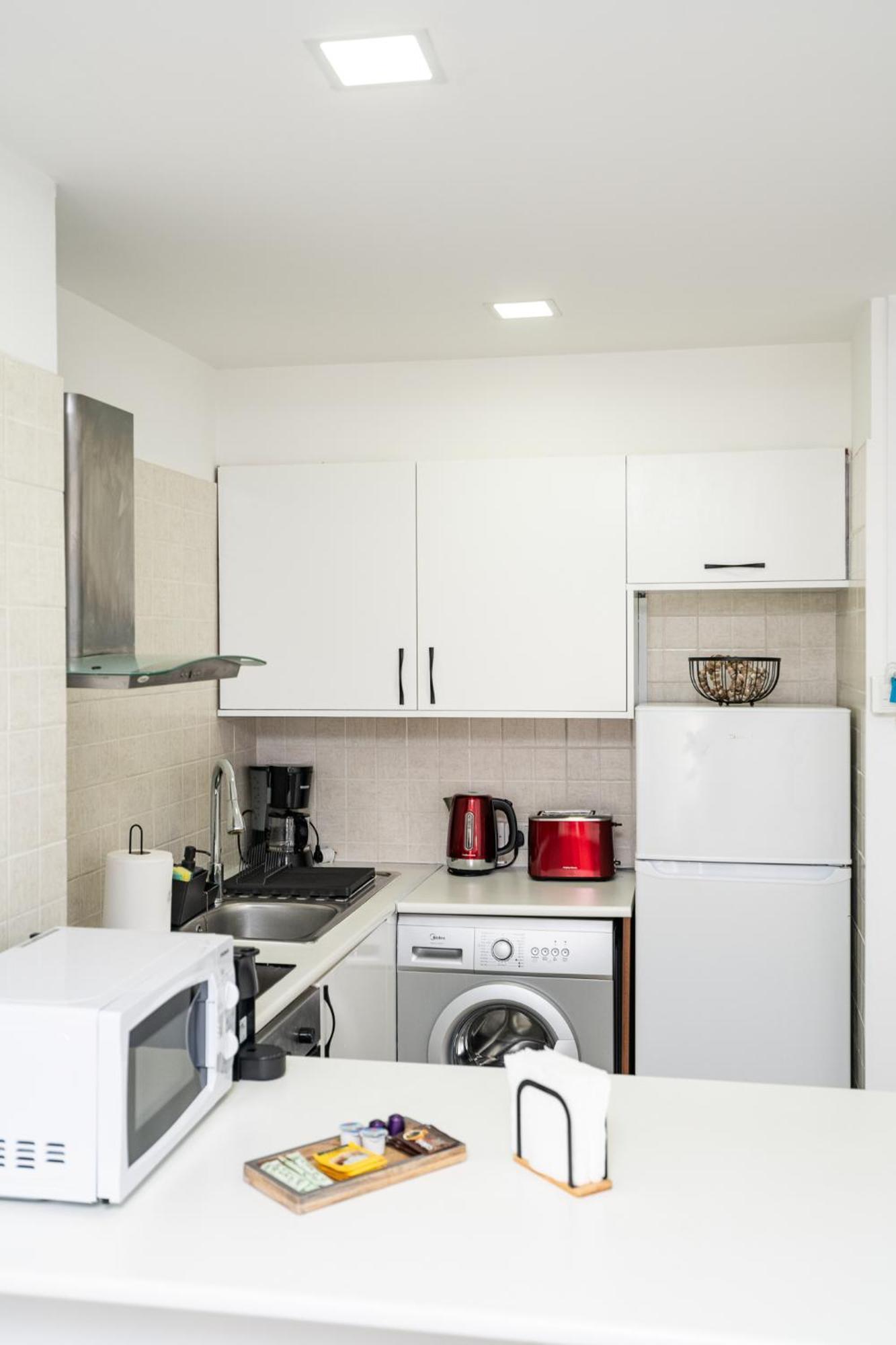 Lazuli Beach & Pool Apartment 501 Larnaca Esterno foto