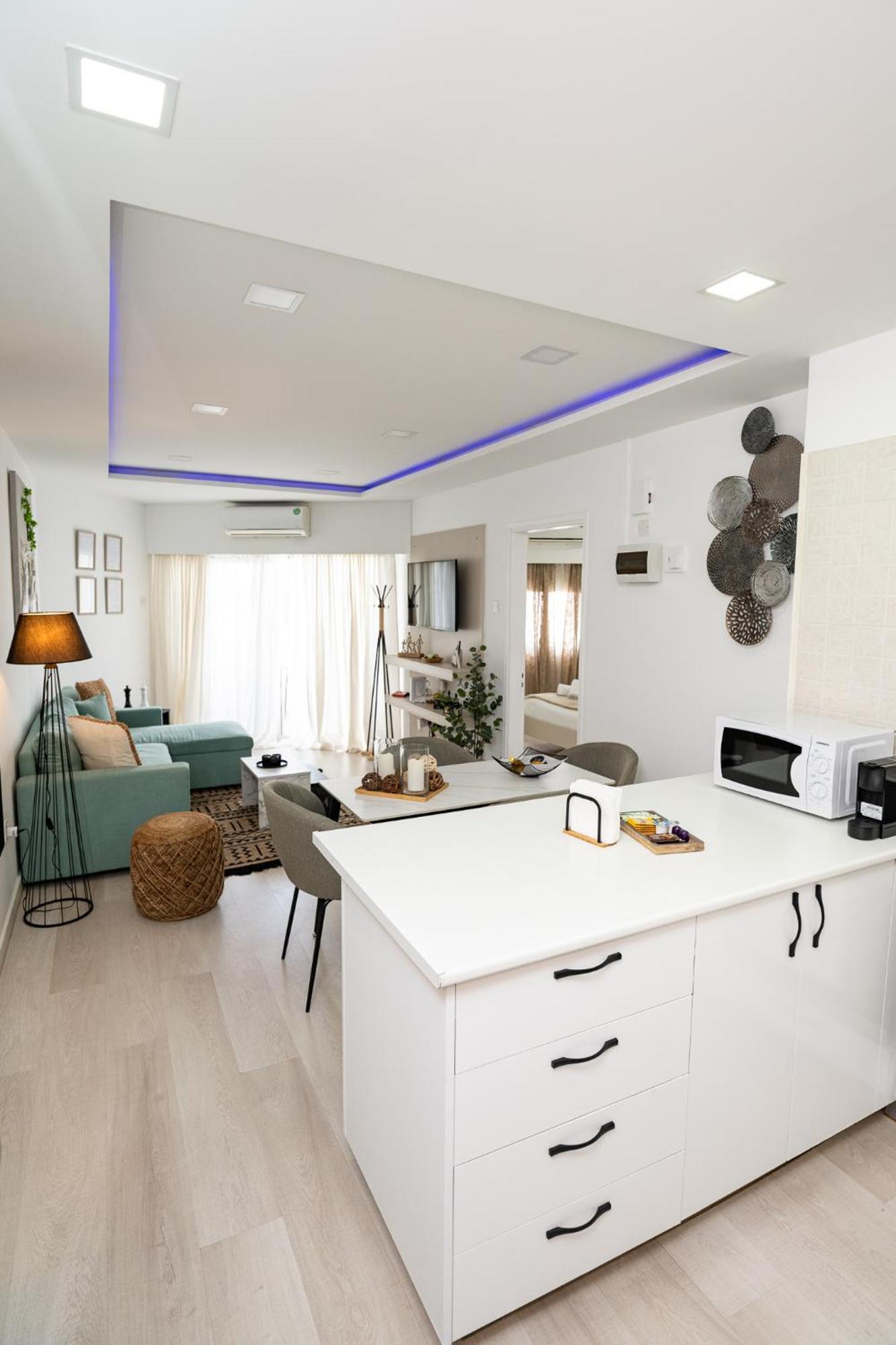 Lazuli Beach & Pool Apartment 501 Larnaca Esterno foto