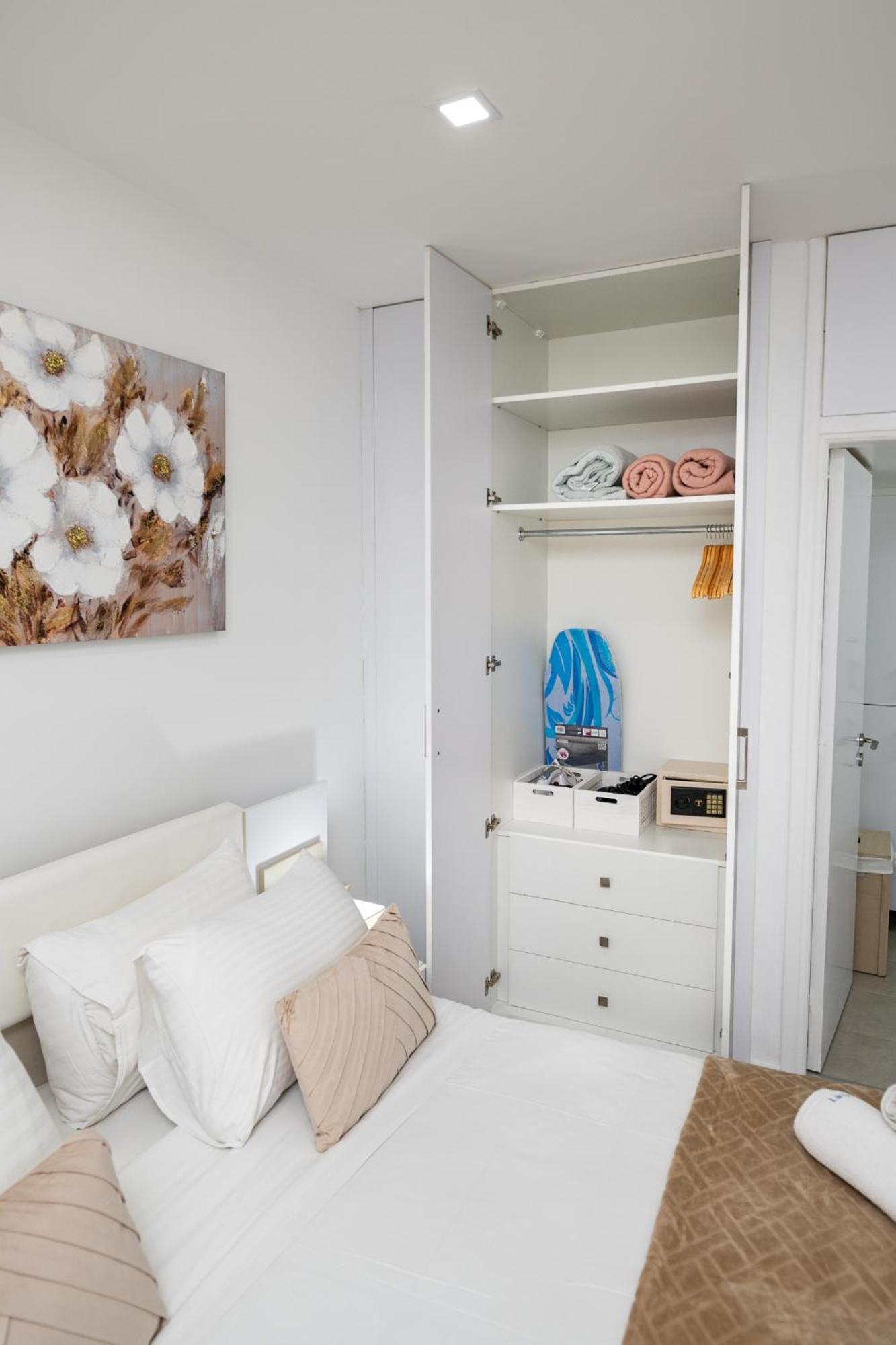 Lazuli Beach & Pool Apartment 501 Larnaca Esterno foto