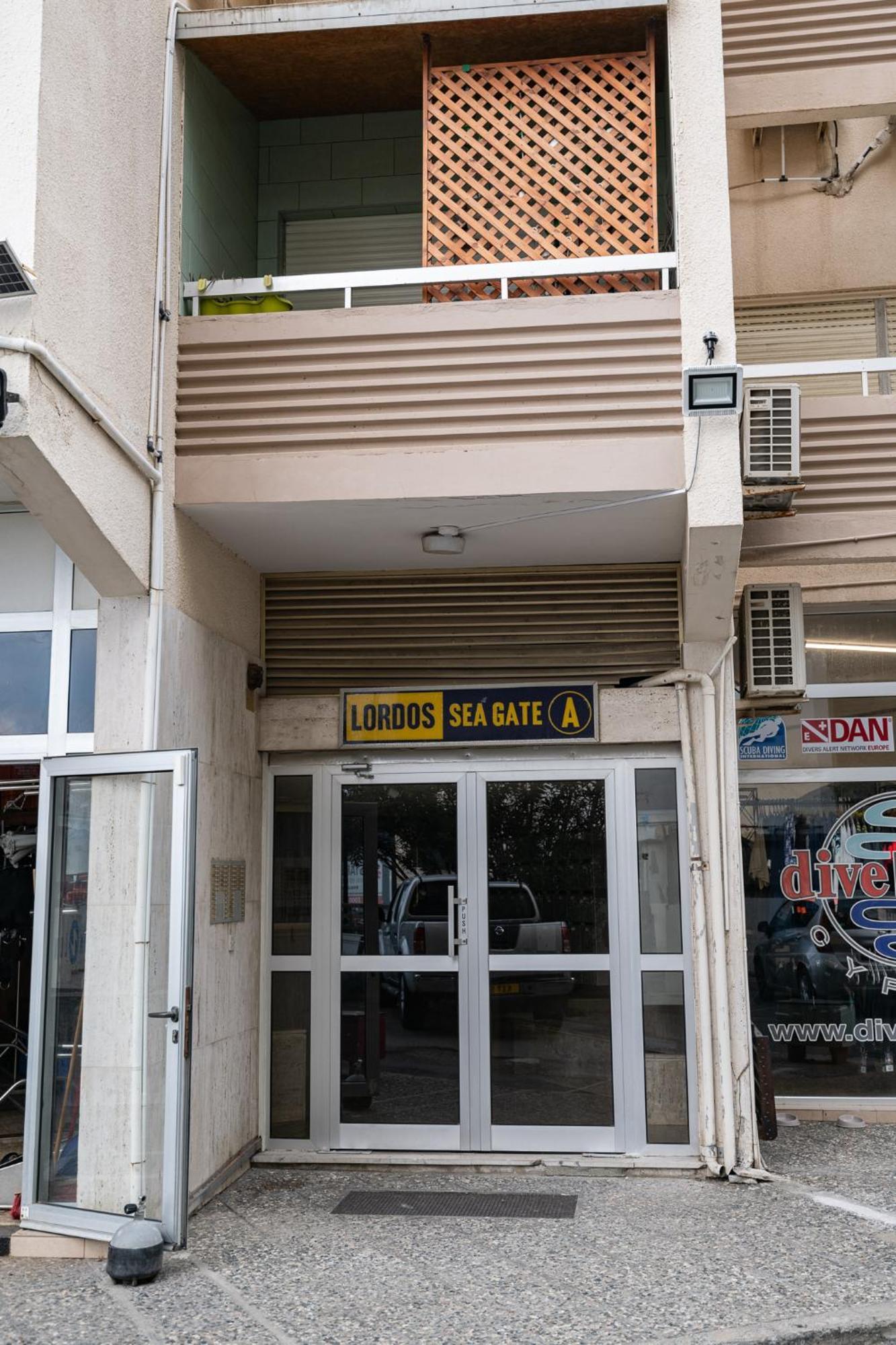 Lazuli Beach & Pool Apartment 501 Larnaca Esterno foto