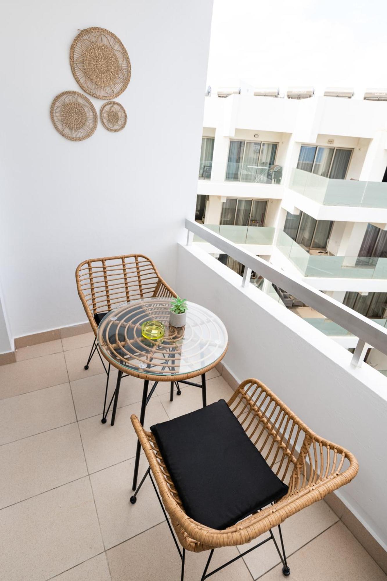 Lazuli Beach & Pool Apartment 501 Larnaca Esterno foto