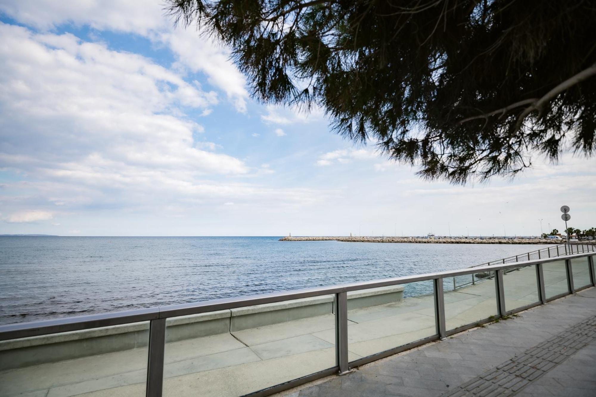 Lazuli Beach & Pool Apartment 501 Larnaca Esterno foto